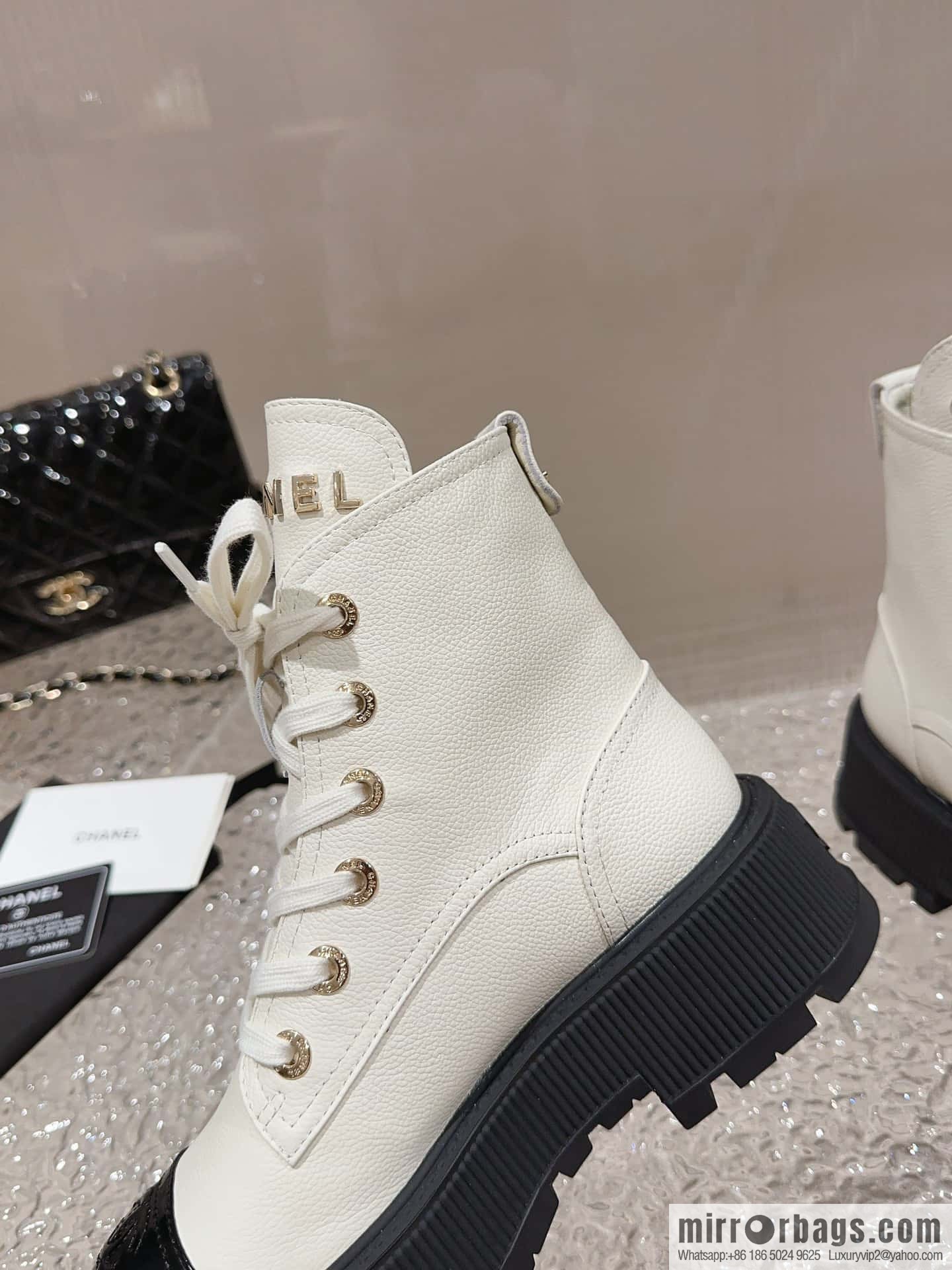 🐰🐰𝐂𝐡*𝐧𝐞𝐥 23 popular [genuine grade] version of the coolest short boots, locomotive boots, thick-soled round head color matching heightened lace-up short boots, Martin boots