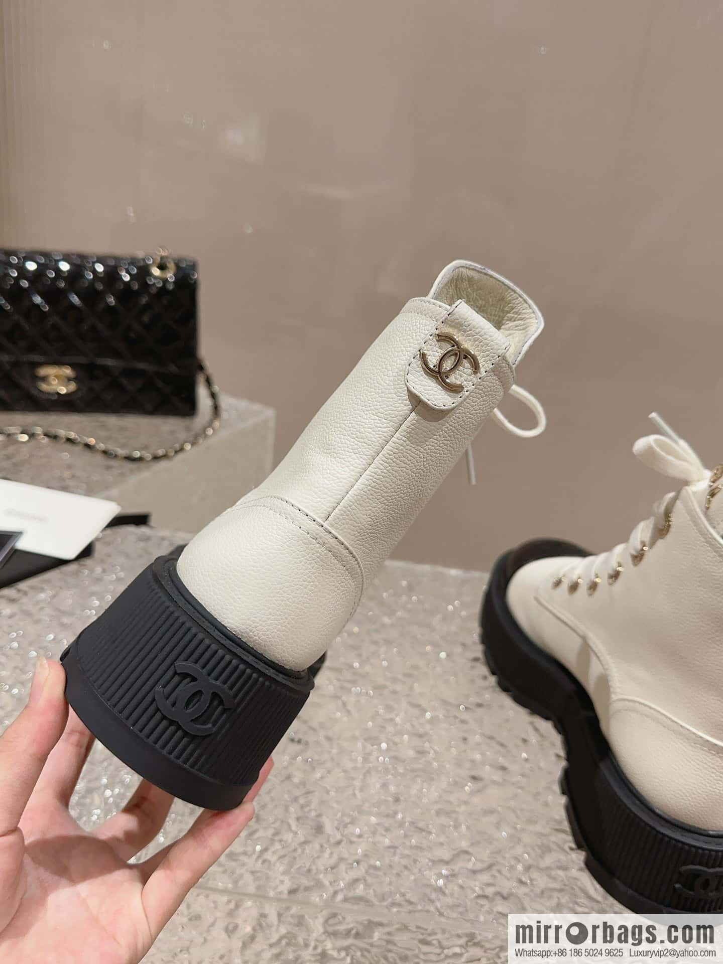 🐰🐰𝐂𝐡*𝐧𝐞𝐥 23 popular [genuine grade] version of the coolest short boots, locomotive boots, thick-soled round head color matching heightened lace-up short boots, Martin boots