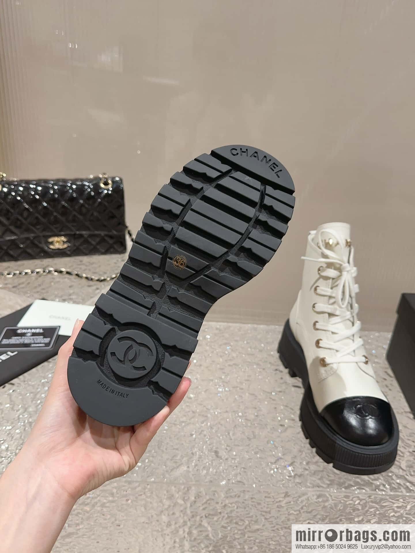 🐰🐰𝐂𝐡*𝐧𝐞𝐥 23 popular [genuine grade] version of the coolest short boots, locomotive boots, thick-soled round head color matching heightened lace-up short boots, Martin boots