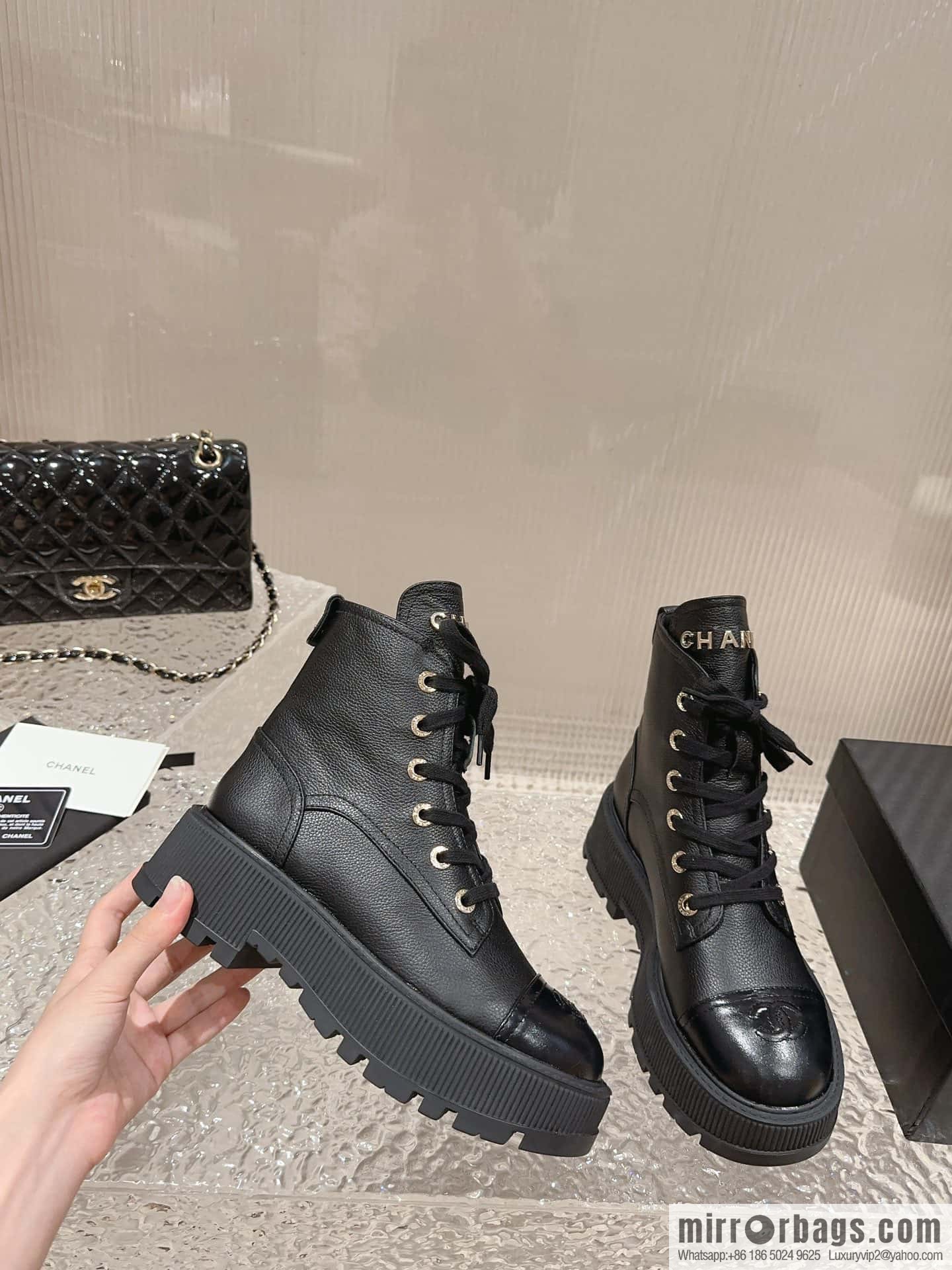 🐰🐰𝐂𝐡*𝐧𝐞𝐥 23 popular [genuine grade] version of the coolest short boots, locomotive boots, thick-soled round head color matching heightened lace-up short boots, Martin boots