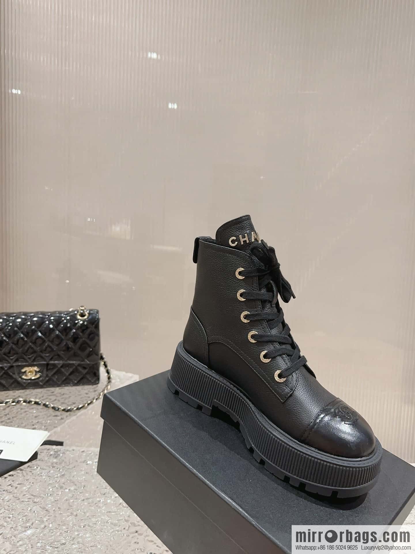 🐰🐰𝐂𝐡*𝐧𝐞𝐥 23 popular [genuine grade] version of the coolest short boots, locomotive boots, thick-soled round head color matching heightened lace-up short boots, Martin boots