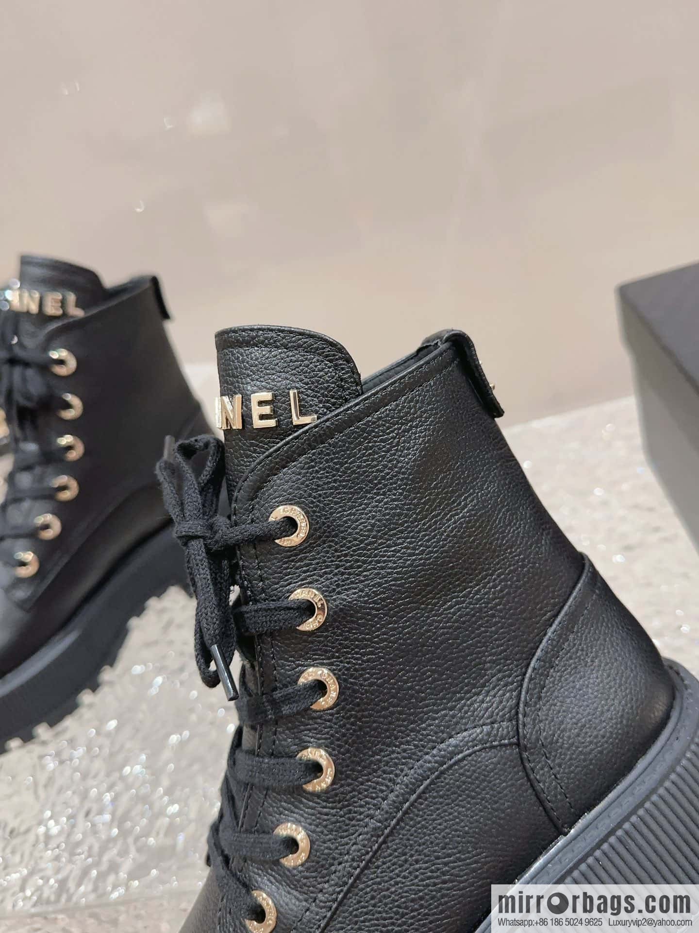 🐰🐰𝐂𝐡*𝐧𝐞𝐥 23 popular [genuine grade] version of the coolest short boots, locomotive boots, thick-soled round head color matching heightened lace-up short boots, Martin boots