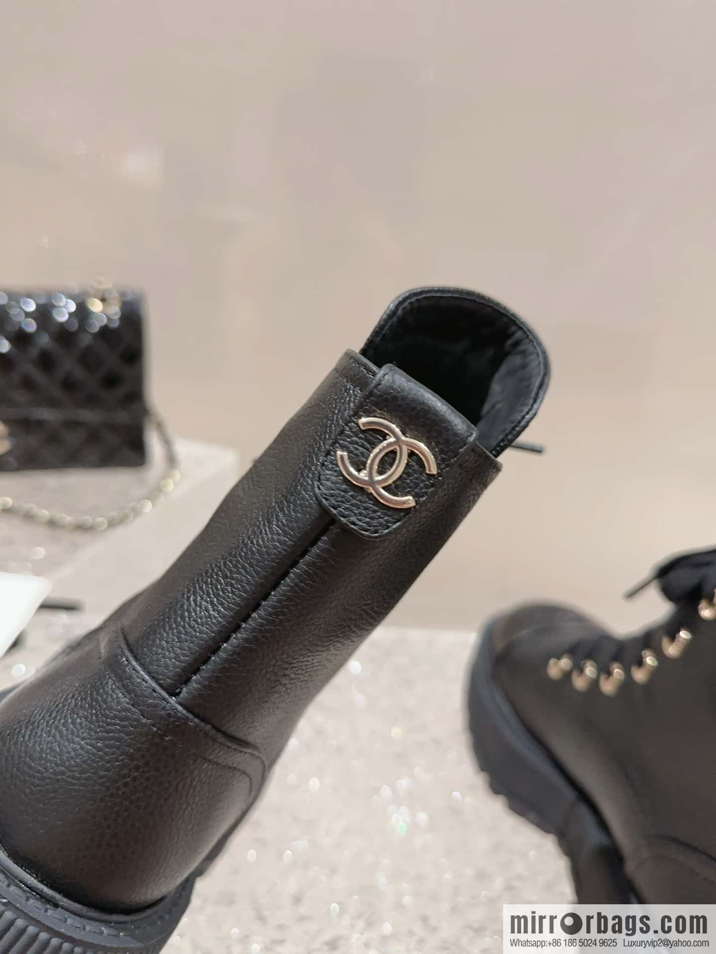 🐰🐰𝐂𝐡*𝐧𝐞𝐥 23 popular [genuine grade] version of the coolest short boots, locomotive boots, thick-soled round head color matching heightened lace-up short boots, Martin boots