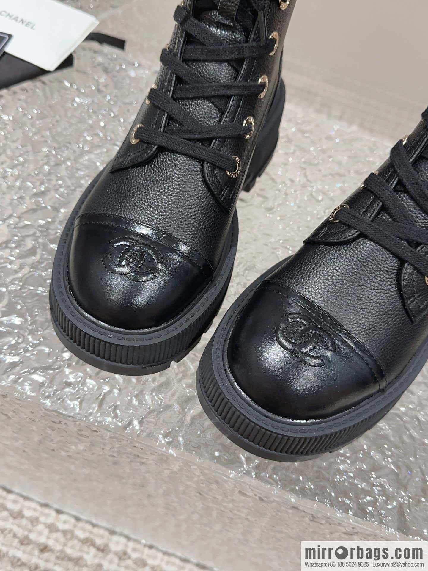 🐰🐰𝐂𝐡*𝐧𝐞𝐥 23 popular [genuine grade] version of the coolest short boots, locomotive boots, thick-soled round head color matching heightened lace-up short boots, Martin boots