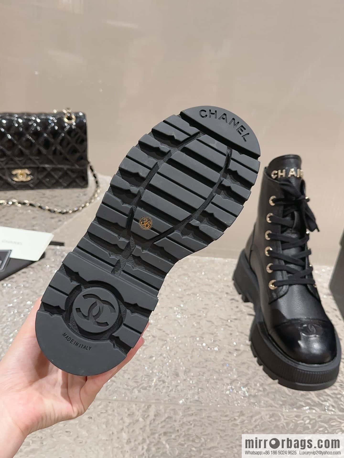 🐰🐰𝐂𝐡*𝐧𝐞𝐥 23 popular [genuine grade] version of the coolest short boots, locomotive boots, thick-soled round head color matching heightened lace-up short boots, Martin boots