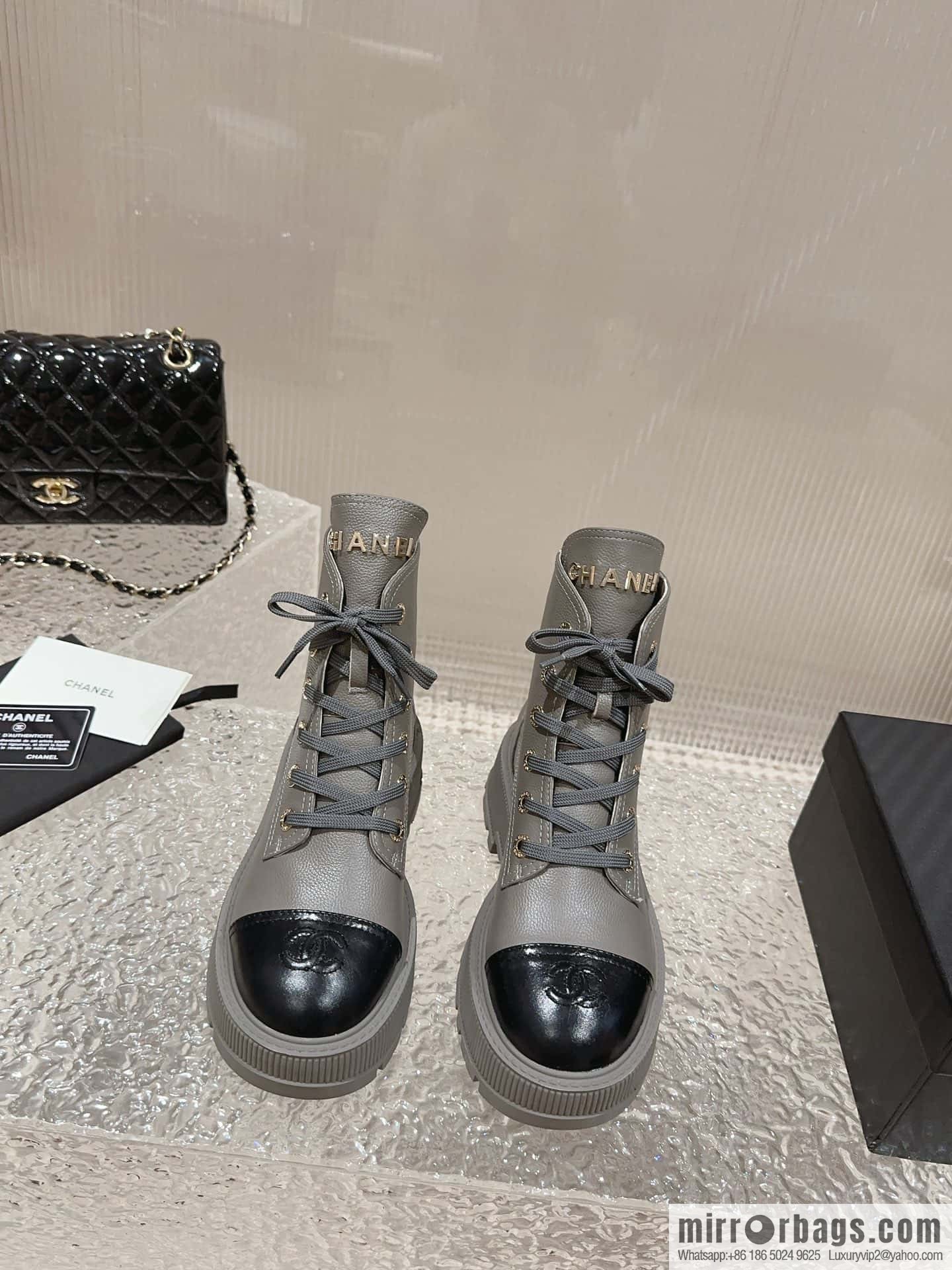 🐰🐰𝐂𝐡*𝐧𝐞𝐥 23 popular [genuine grade] version of the coolest short boots, locomotive boots, thick-soled round head color matching heightened lace-up short boots, Martin boots