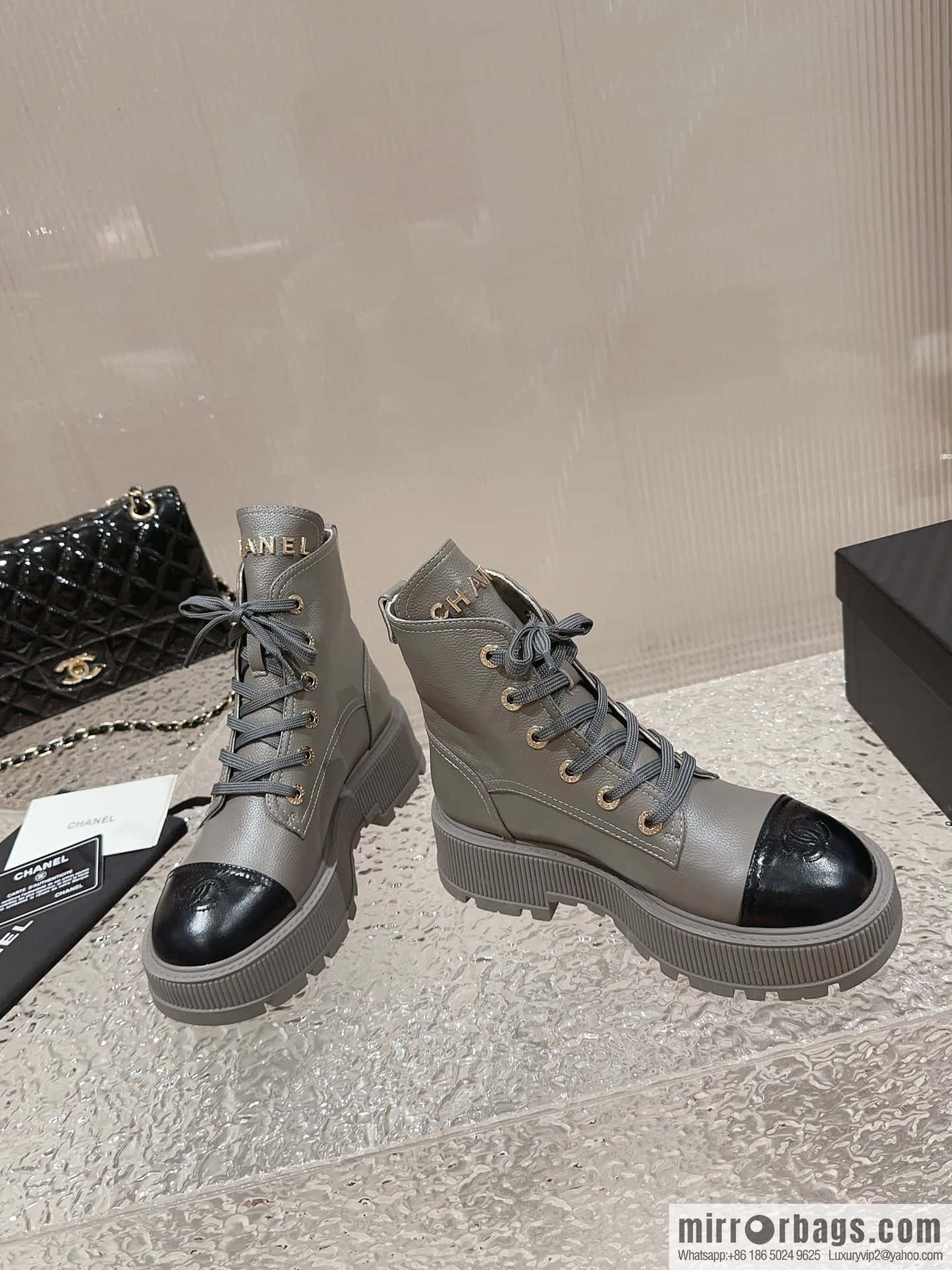 🐰🐰𝐂𝐡*𝐧𝐞𝐥 23 popular [genuine grade] version of the coolest short boots, locomotive boots, thick-soled round head color matching heightened lace-up short boots, Martin boots