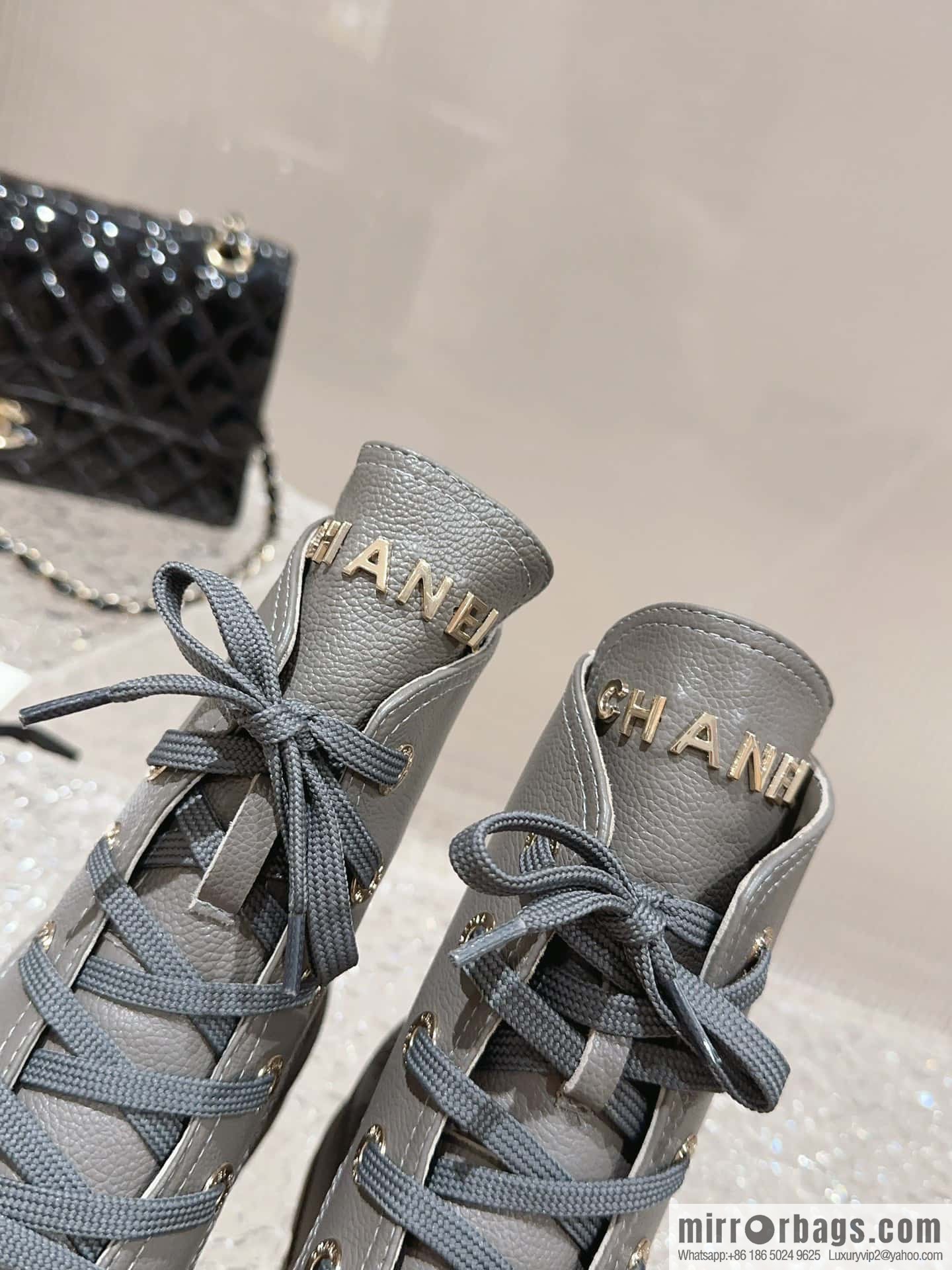 🐰🐰𝐂𝐡*𝐧𝐞𝐥 23 popular [genuine grade] version of the coolest short boots, locomotive boots, thick-soled round head color matching heightened lace-up short boots, Martin boots