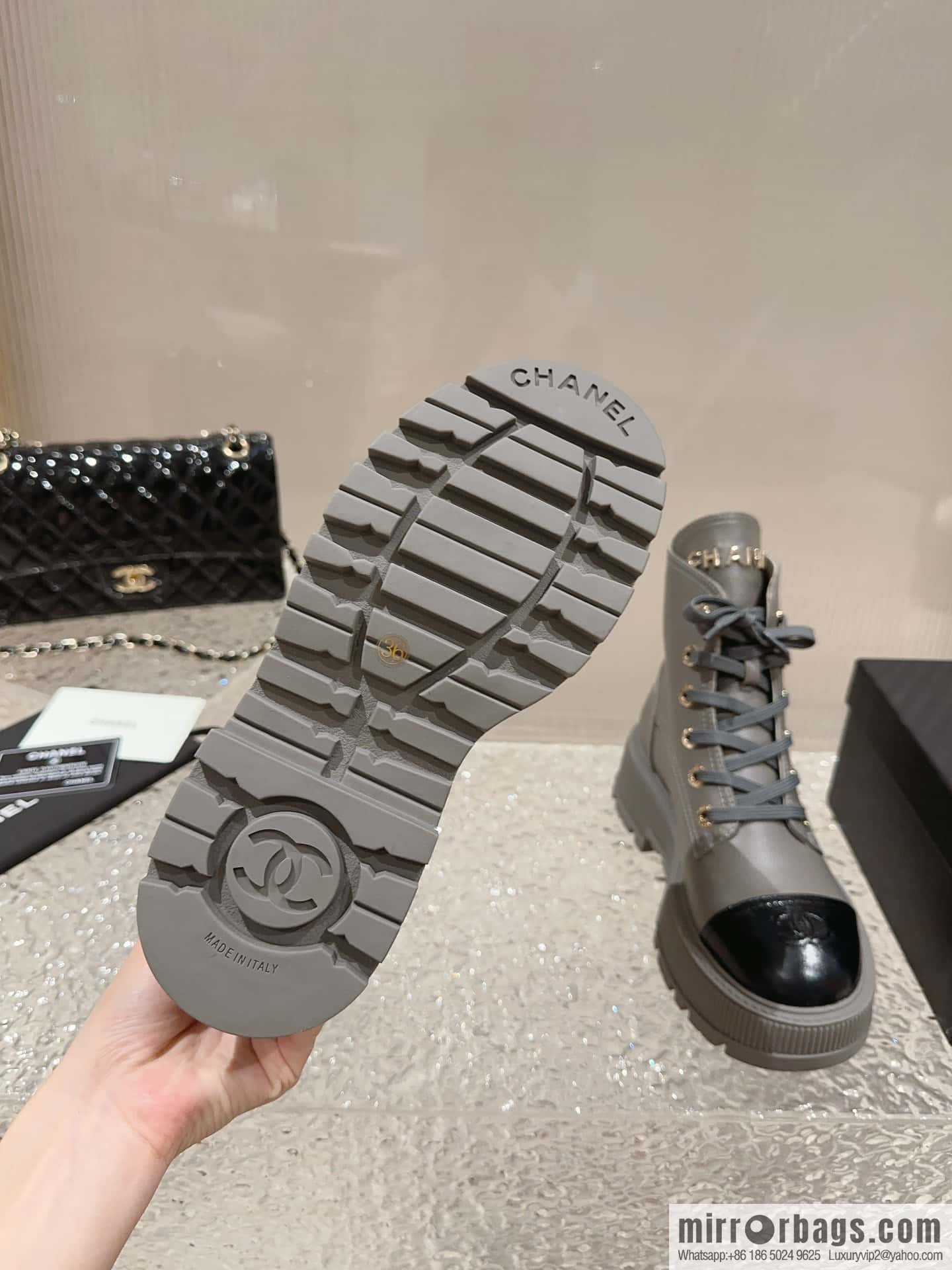🐰🐰𝐂𝐡*𝐧𝐞𝐥 23 popular [genuine grade] version of the coolest short boots, locomotive boots, thick-soled round head color matching heightened lace-up short boots, Martin boots