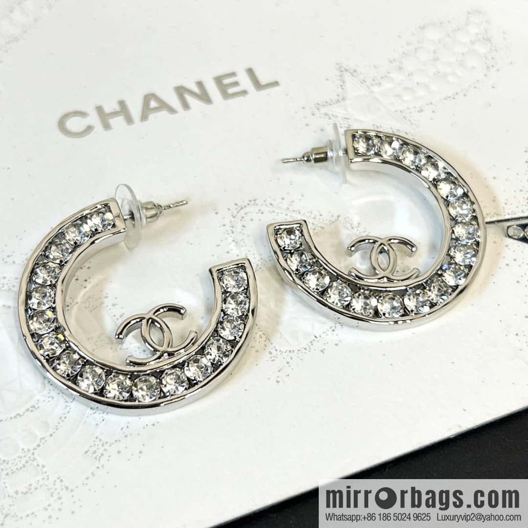 ☀️New ☑️ Chanel semi-round double c full diamond stud earrings ☀️