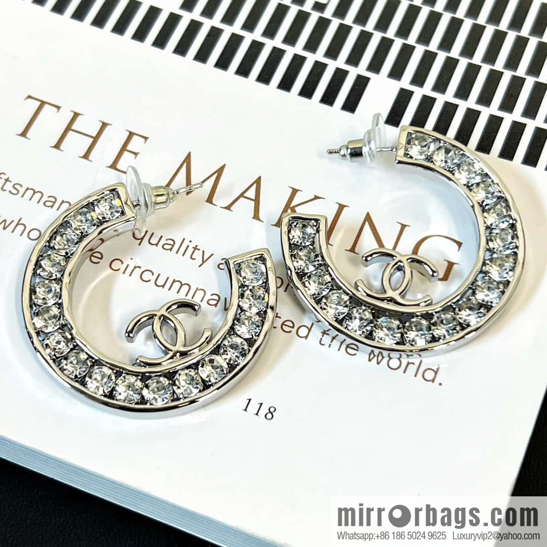 ☀️New ☑️ Chanel semi-round double c full diamond stud earrings ☀️