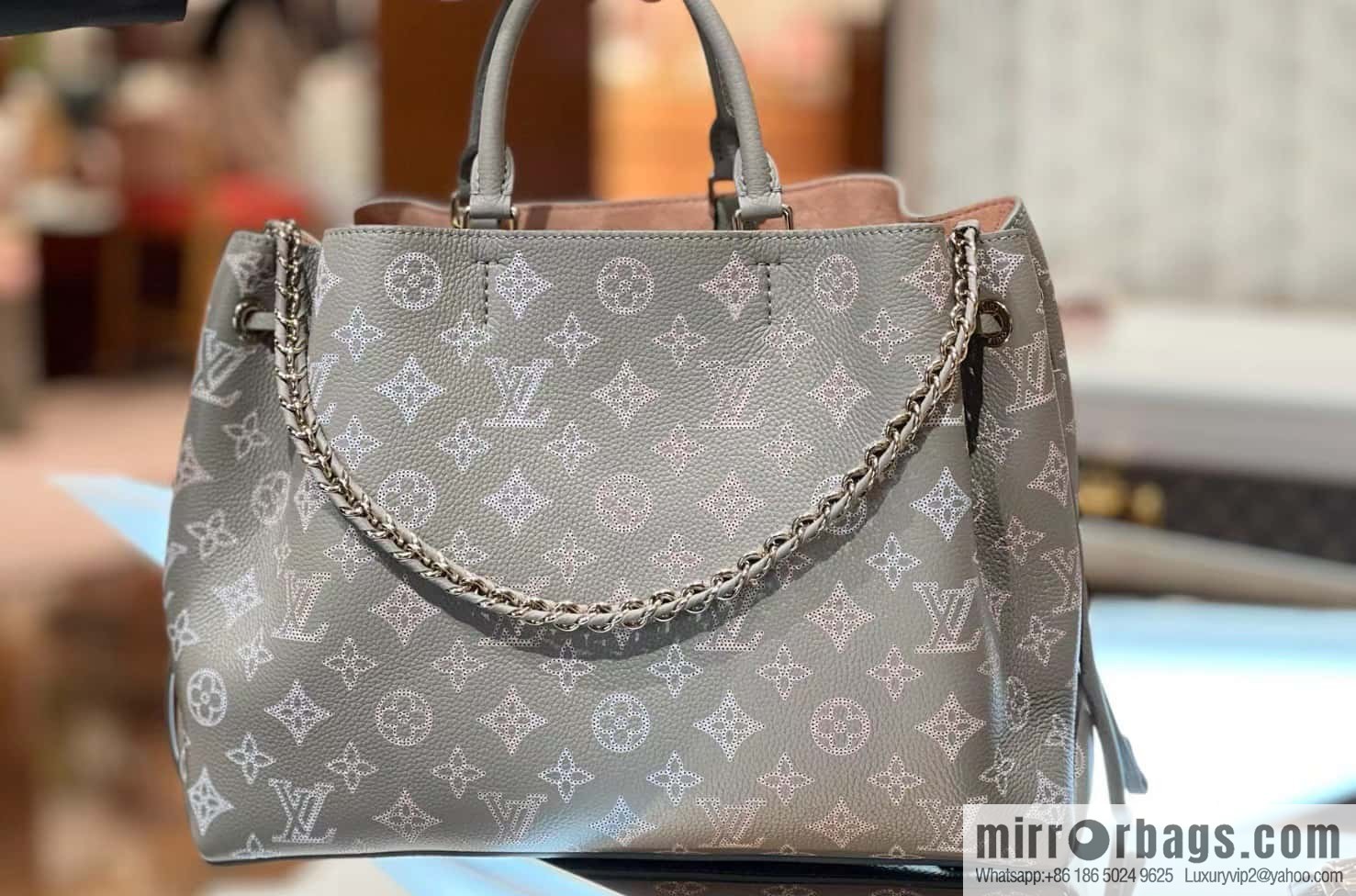 [Premium‑quality] M23395 light gray, full leather shopping bag series BELLA TOTE handbag m23395 gray gradual change (cut-out)