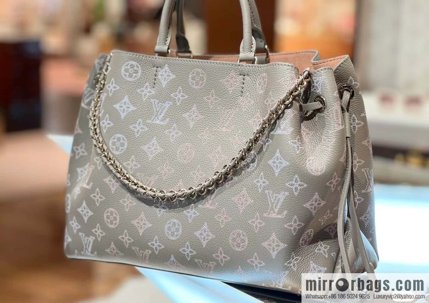 [Premium‑quality] M23395 light gray, full leather shopping bag series BELLA TOTE handbag m23395 gray gradual change (cut-out)