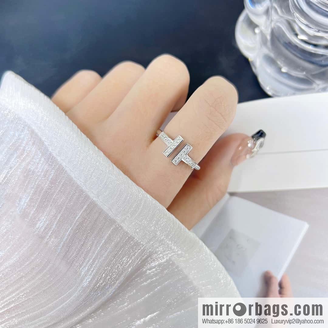 (5 Diamonds) ☀️ Tiffany & co, Classic T Series 5 Diamond Double T Ring ☀️