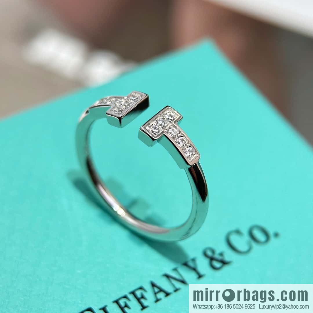 (3 Diamonds) ☀️ Tiffany & Co, Classic T Series 3 Diamond Double T Ring ☀️
