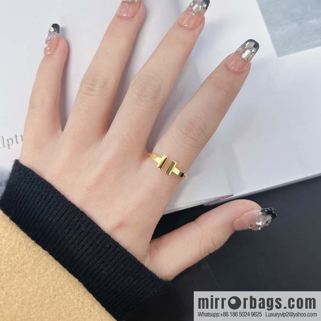 Glossy Ring ☀️ Tiffany & Co, Classic T Series, Glossy Double T Ring ☀️