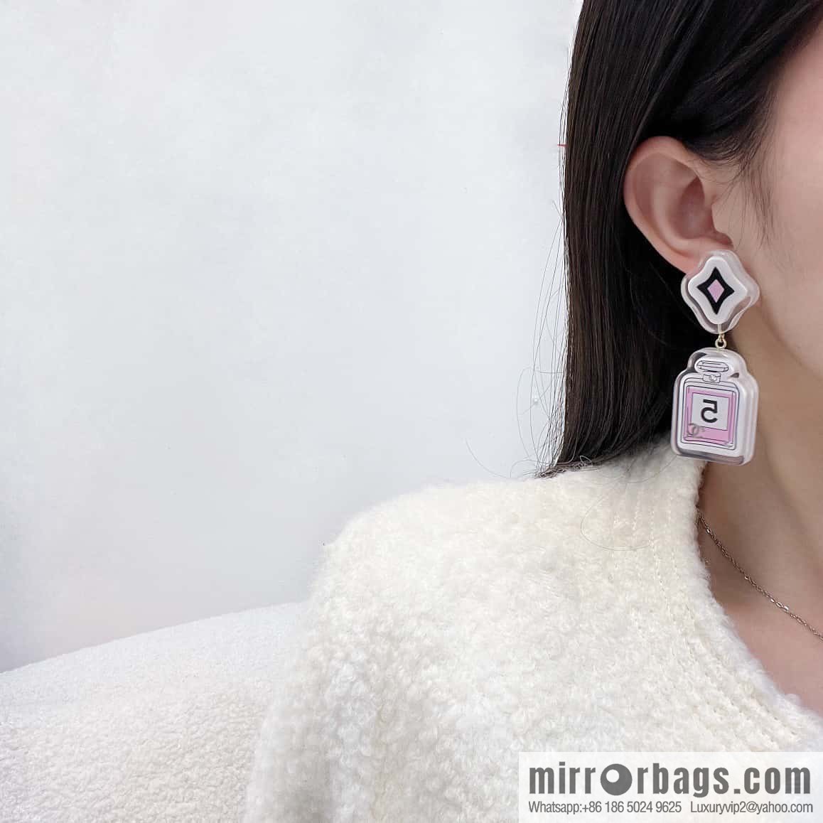 ❗️New ❗️ Chanel stud earrings ☀️ new ☑️ Chanel C2 perfume bottle stud earrings ☀️