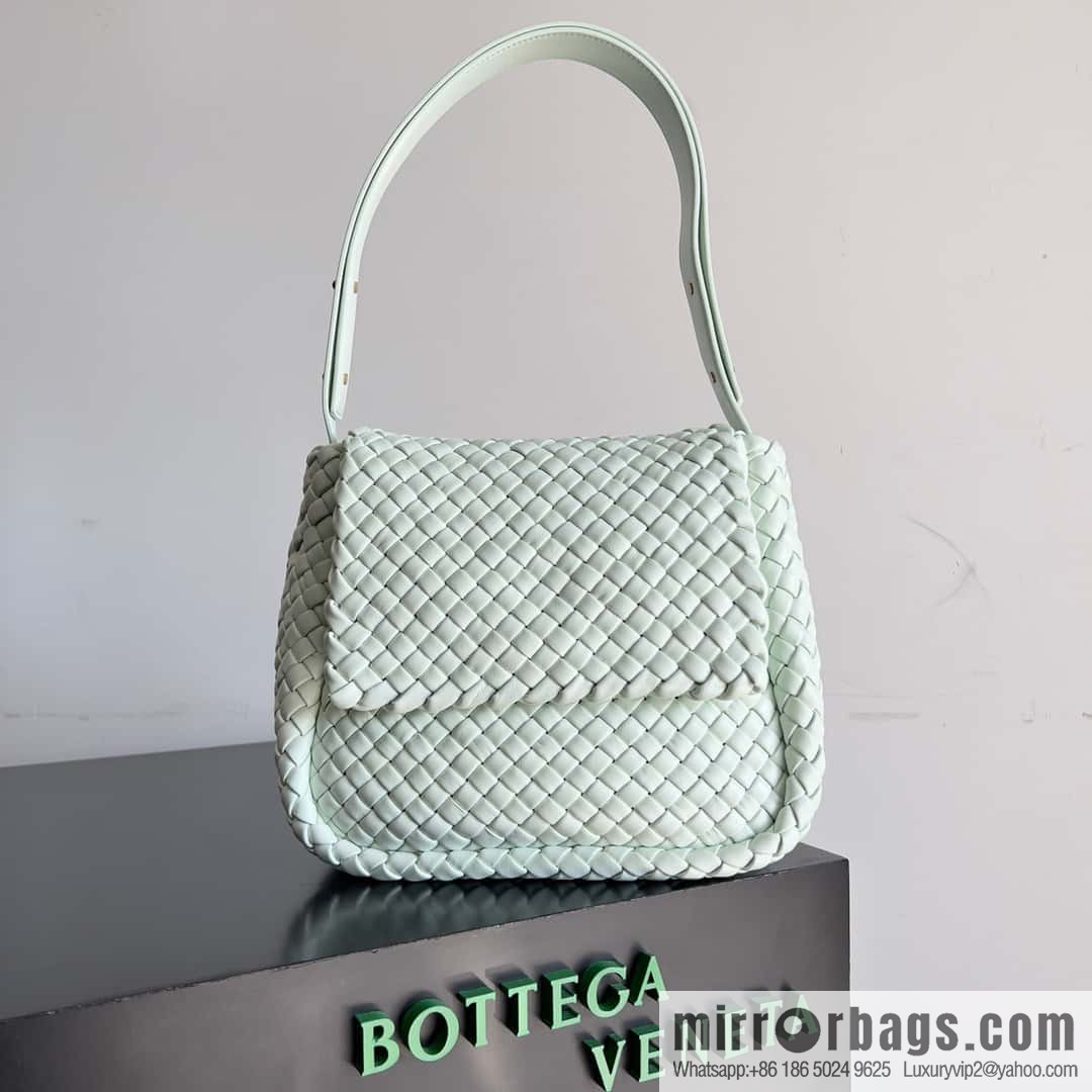 BV new in autumn and winter, the same as Faye Wong, classic small weaving pure hand-woven COBBLE shoulder backpack model number: 709418 ice blue