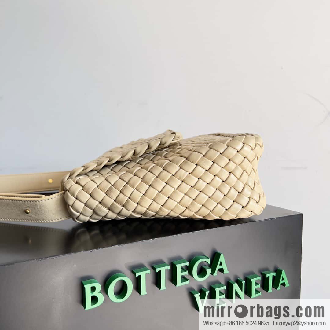 BV new in autumn and winter, the same as Faye Wong, classic small weaving pure hand-woven COBBLE shoulder backpack model number: 709418 oat color