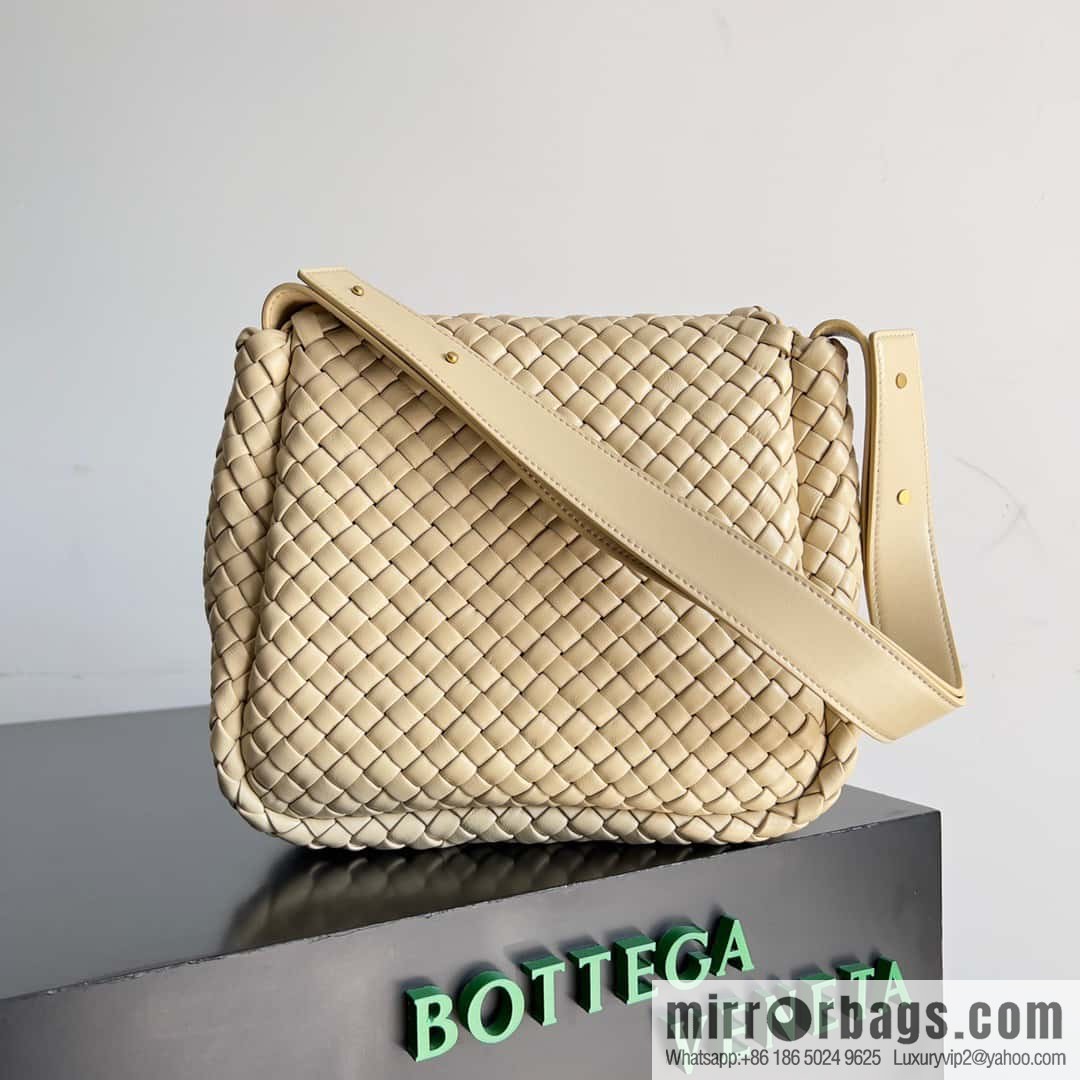 BV new in autumn and winter, the same as Faye Wong, classic small weaving pure hand-woven COBBLE shoulder backpack model number: 709418 oat color
