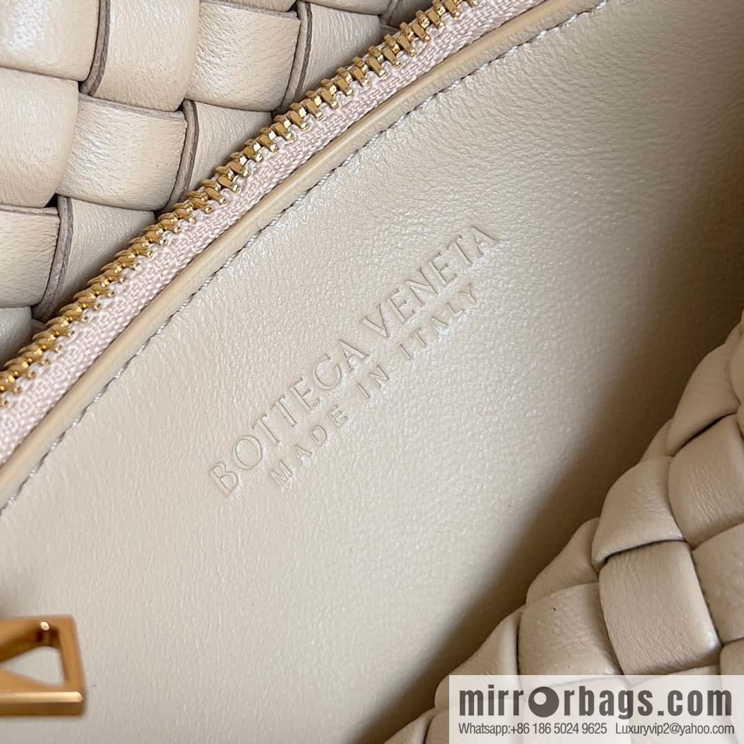 BV new in autumn and winter, the same as Faye Wong, classic small weaving pure hand-woven COBBLE shoulder backpack model number: 709418 oat color