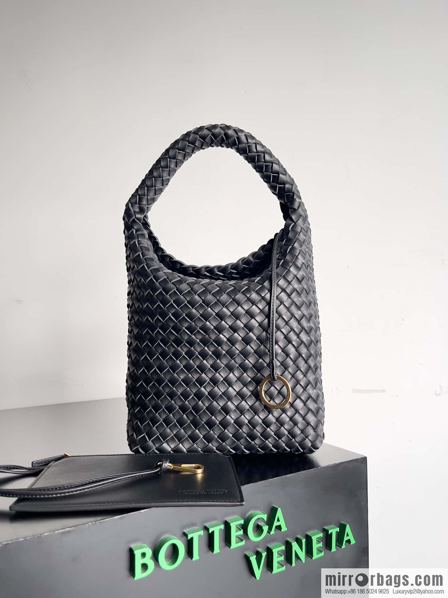 BV Cabat Bucket bucket bag model number: 753172 black