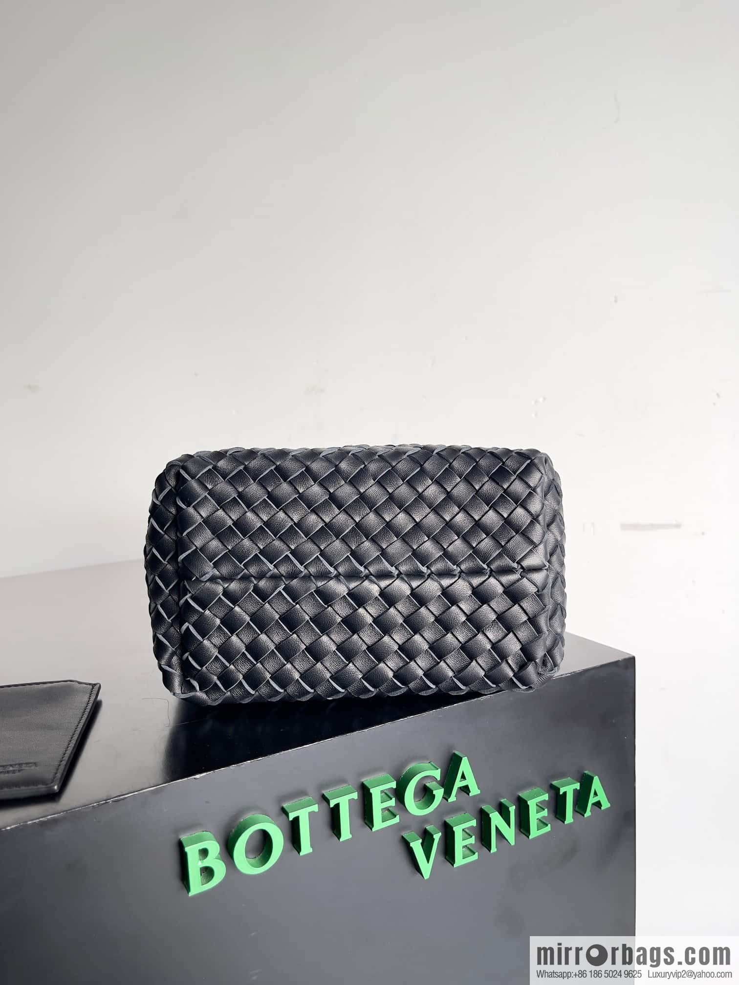 BV Cabat Bucket bucket bag model number: 753172 black
