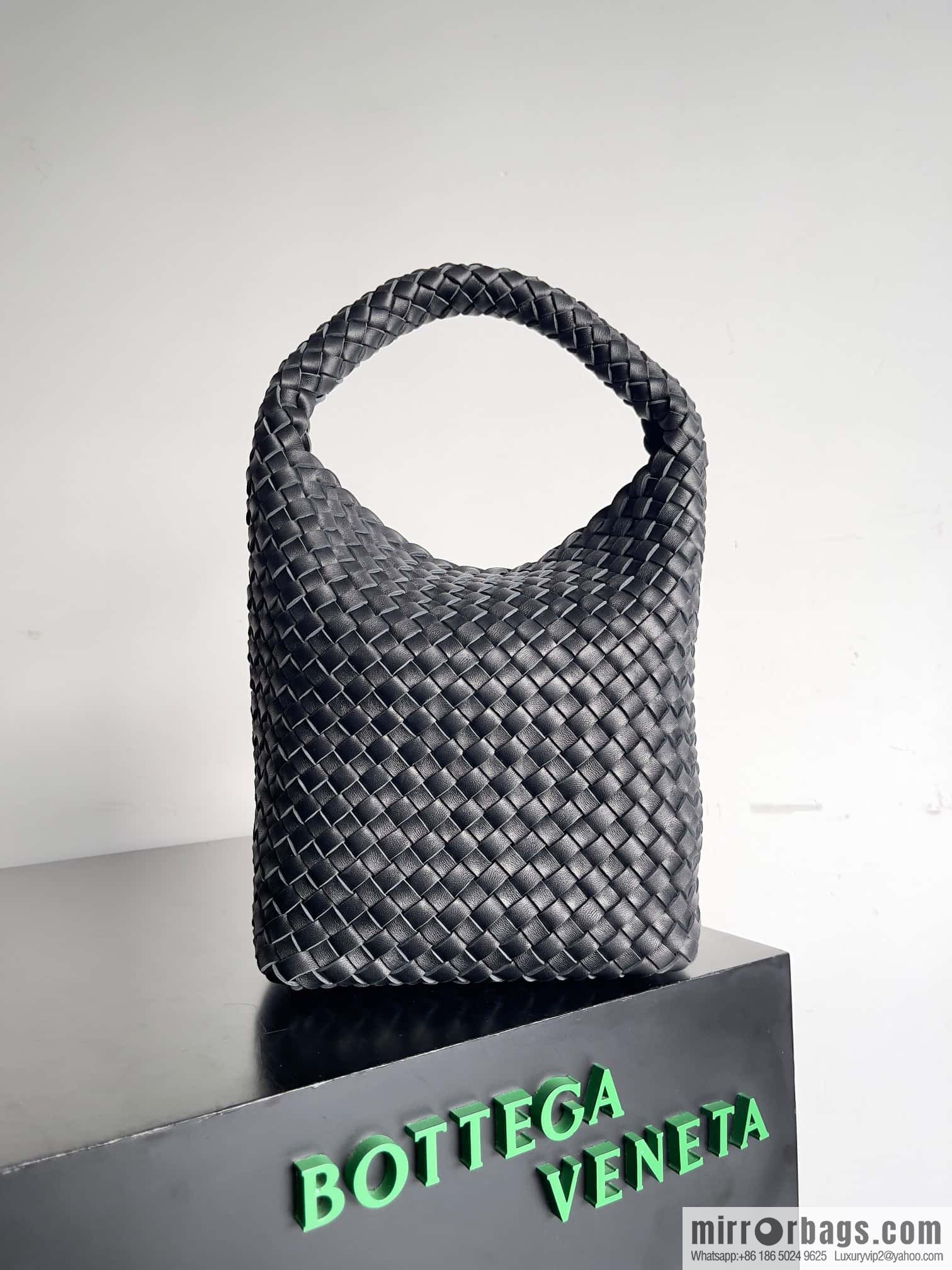 BV Cabat Bucket bucket bag model number: 753172 black