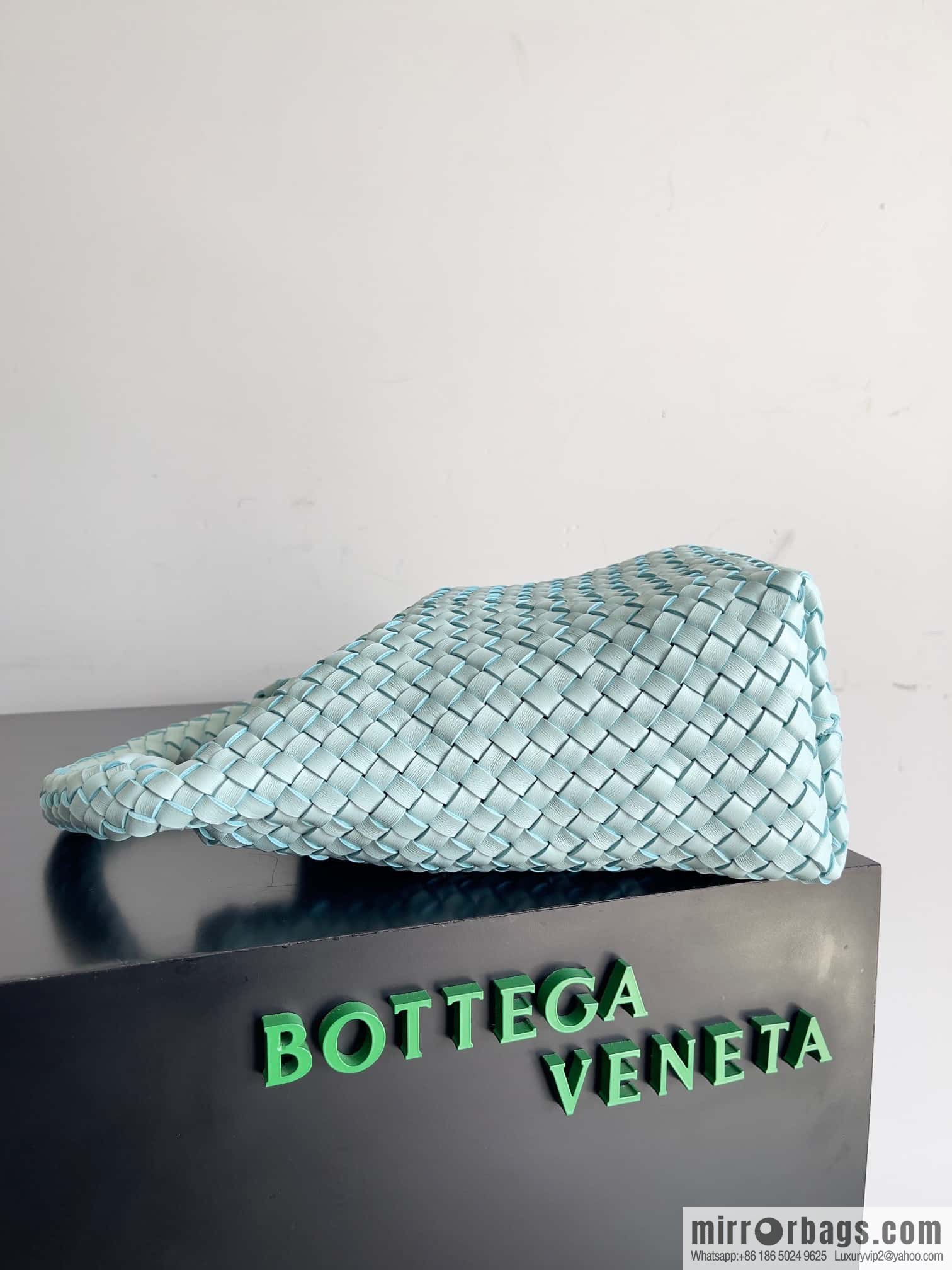 BV Cabat Bucket bucket bag model number: 753172 teal blue