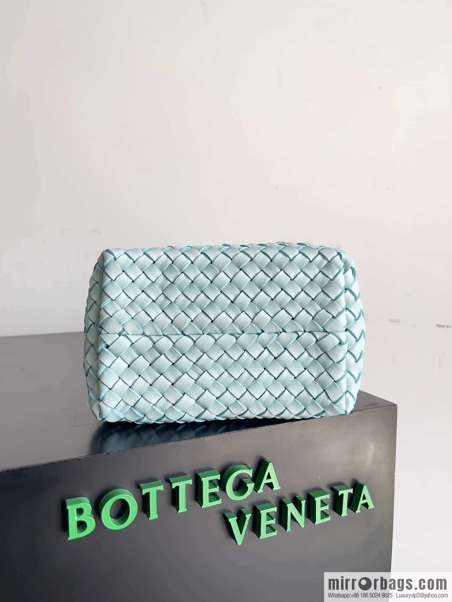 BV Cabat Bucket bucket bag model number: 753172 teal blue