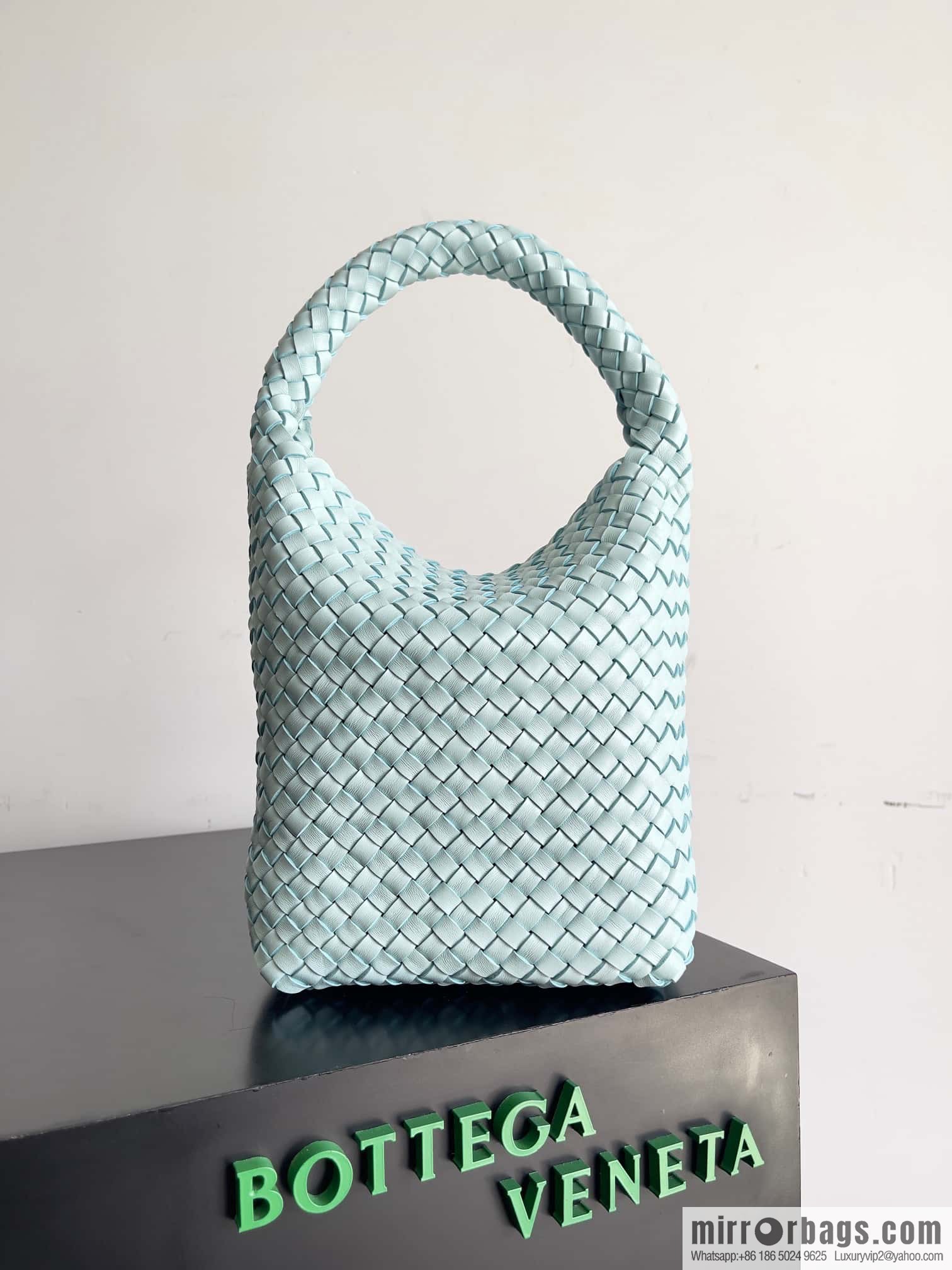 BV Cabat Bucket bucket bag model number: 753172 teal blue