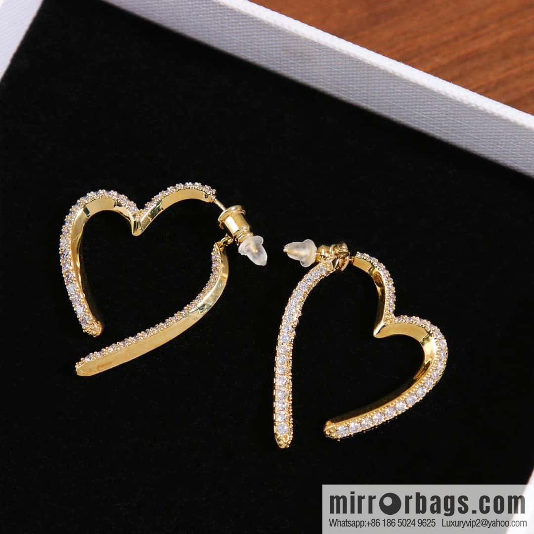 ☀️Celine heart love stud earrings