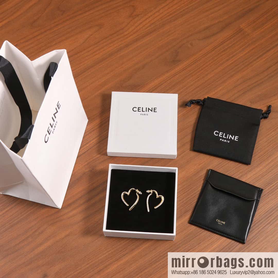 ☀️Celine heart love stud earrings