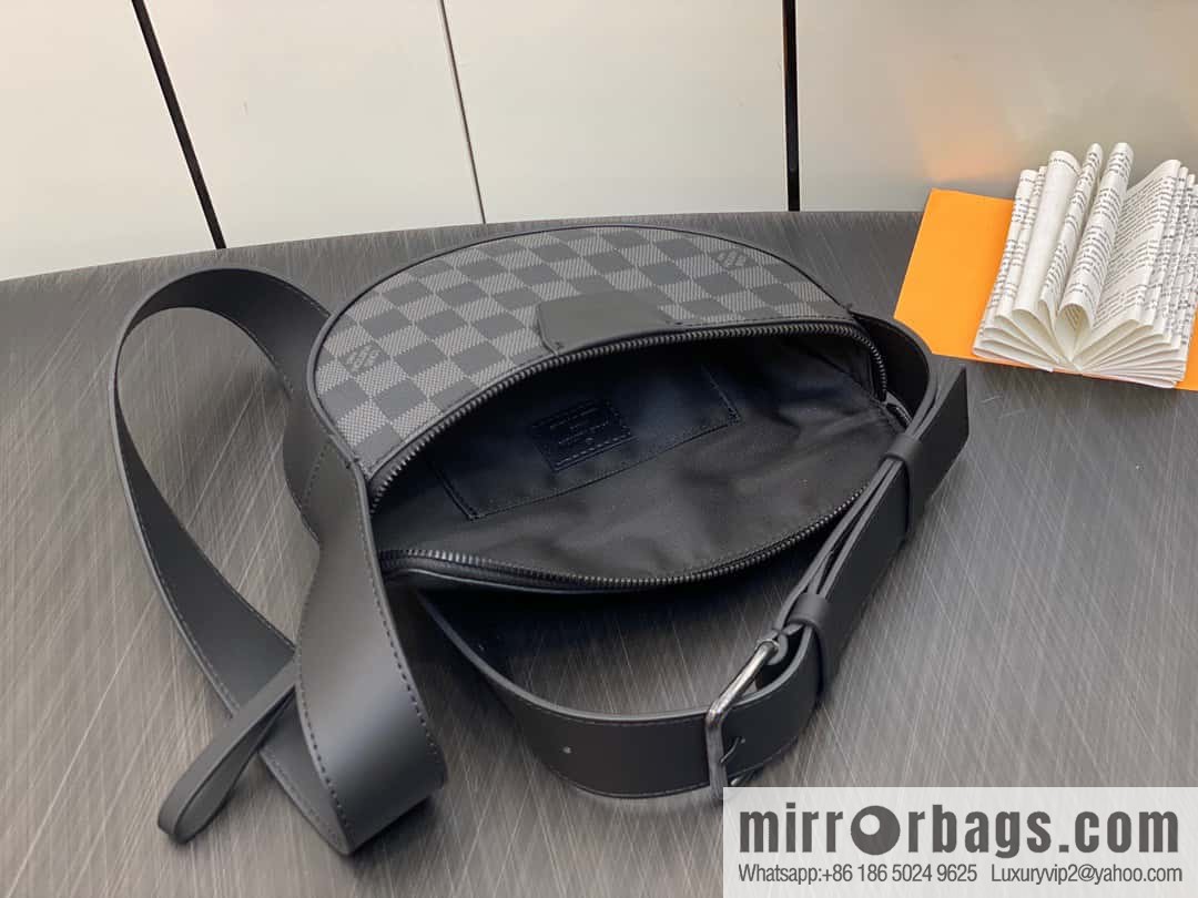 [Boutique‑grade] M23835 Haige, men's bag moon bag series, new LV MOON CROSSBODY handbag in autumn and winter