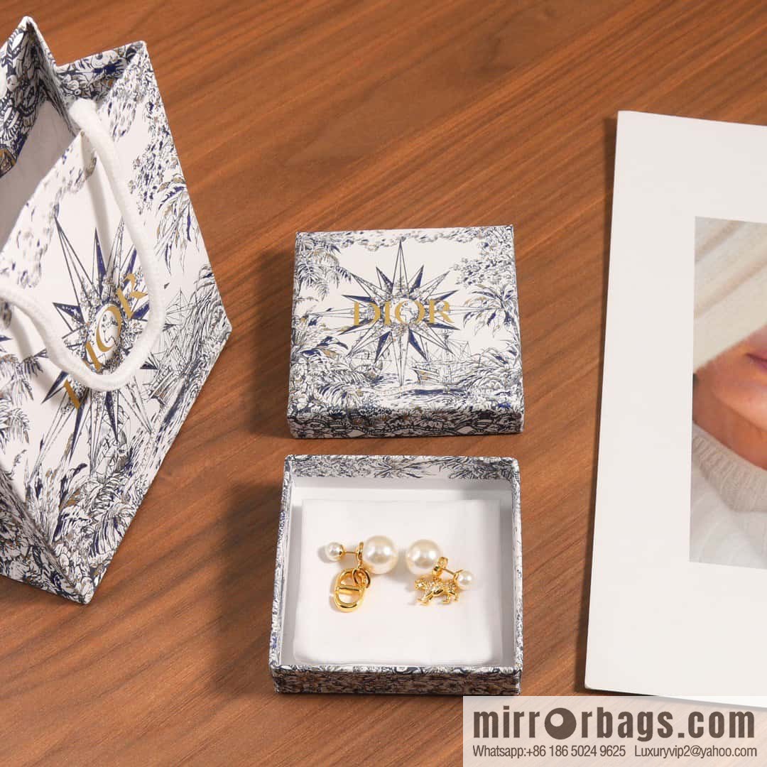 New ☑️ Dior CD full diamond tiger asymmetrical stud earrings
