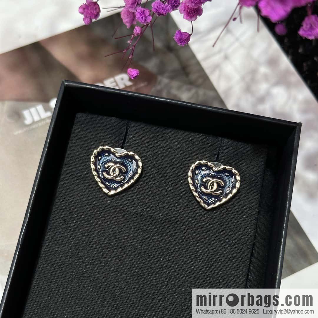❗️New ❗️ Chanel stud earrings ☀️ new ☑️ Chanel c1 double c peach heart love stud earrings ☀️