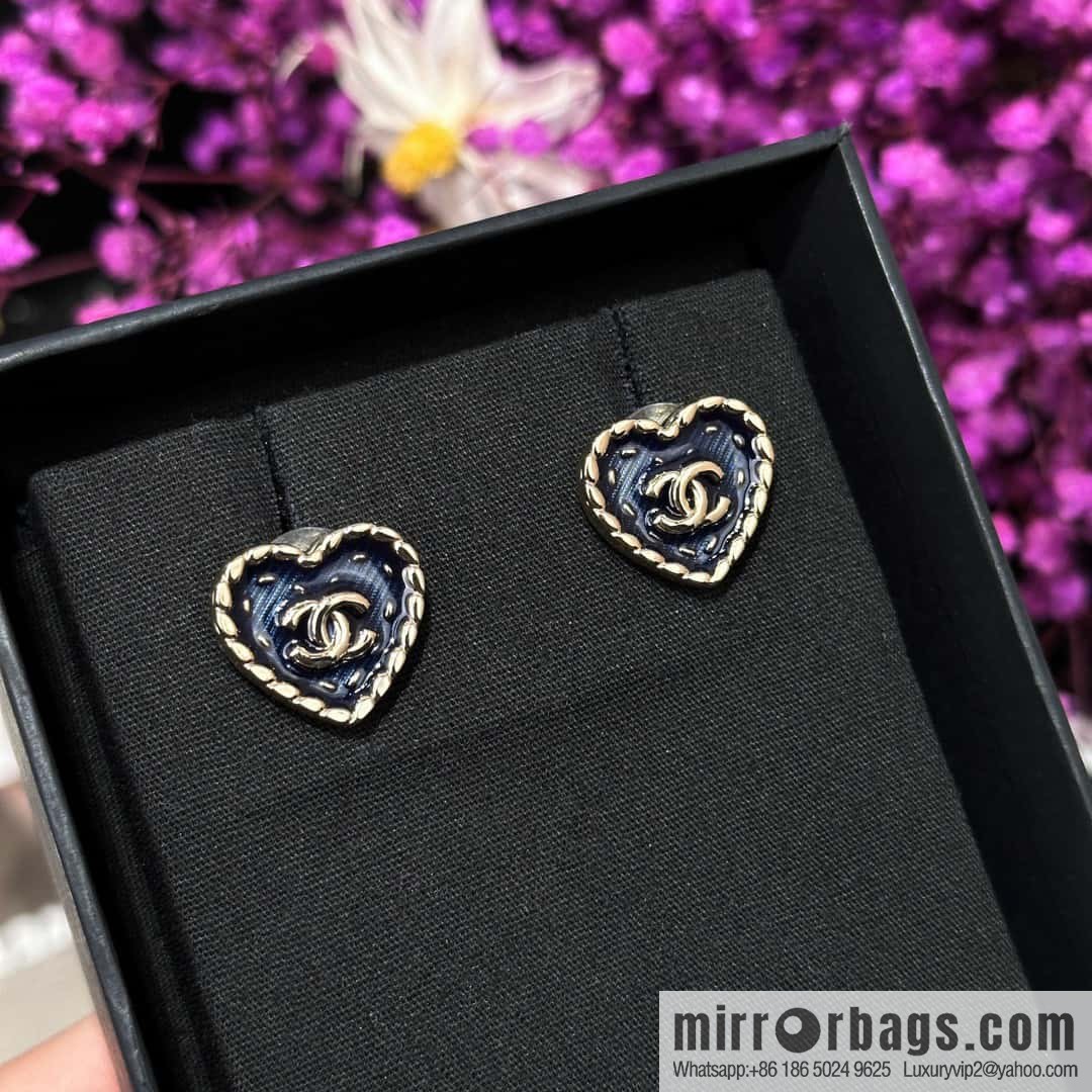 ❗️New ❗️ Chanel stud earrings ☀️ new ☑️ Chanel c1 double c peach heart love stud earrings ☀️
