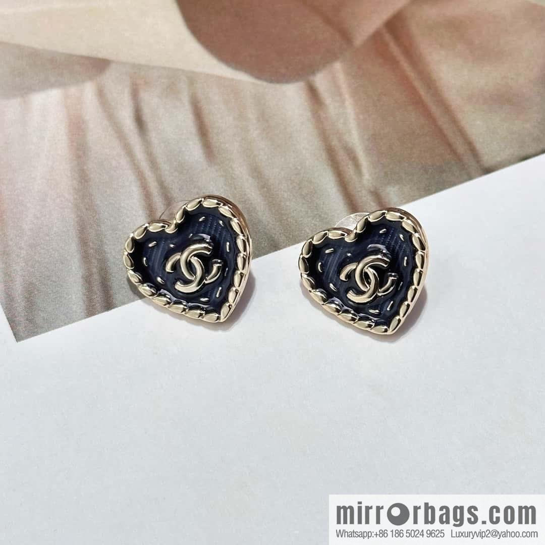 ❗️New ❗️ Chanel stud earrings ☀️ new ☑️ Chanel c1 double c peach heart love stud earrings ☀️