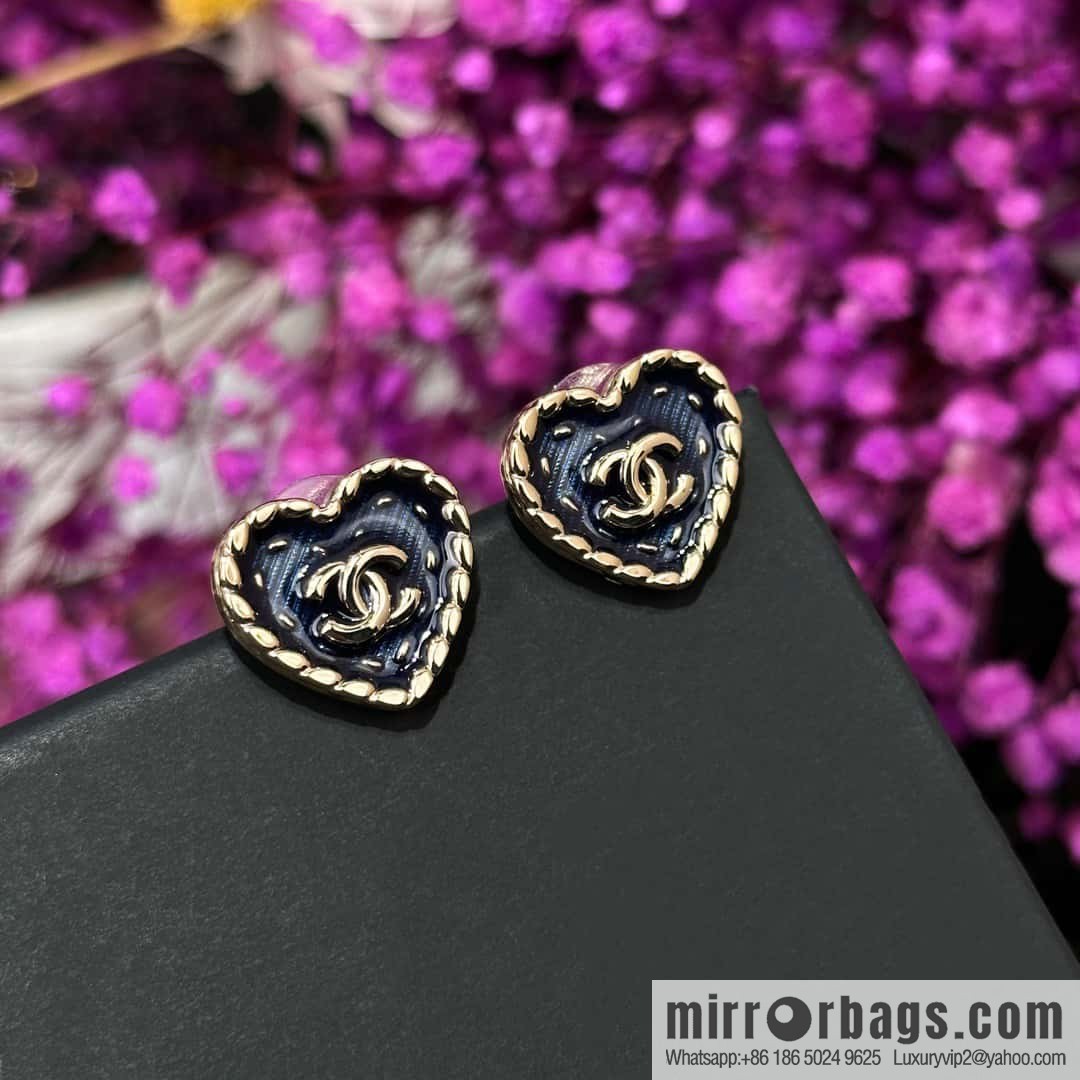 ❗️New ❗️ Chanel stud earrings ☀️ new ☑️ Chanel c1 double c peach heart love stud earrings ☀️