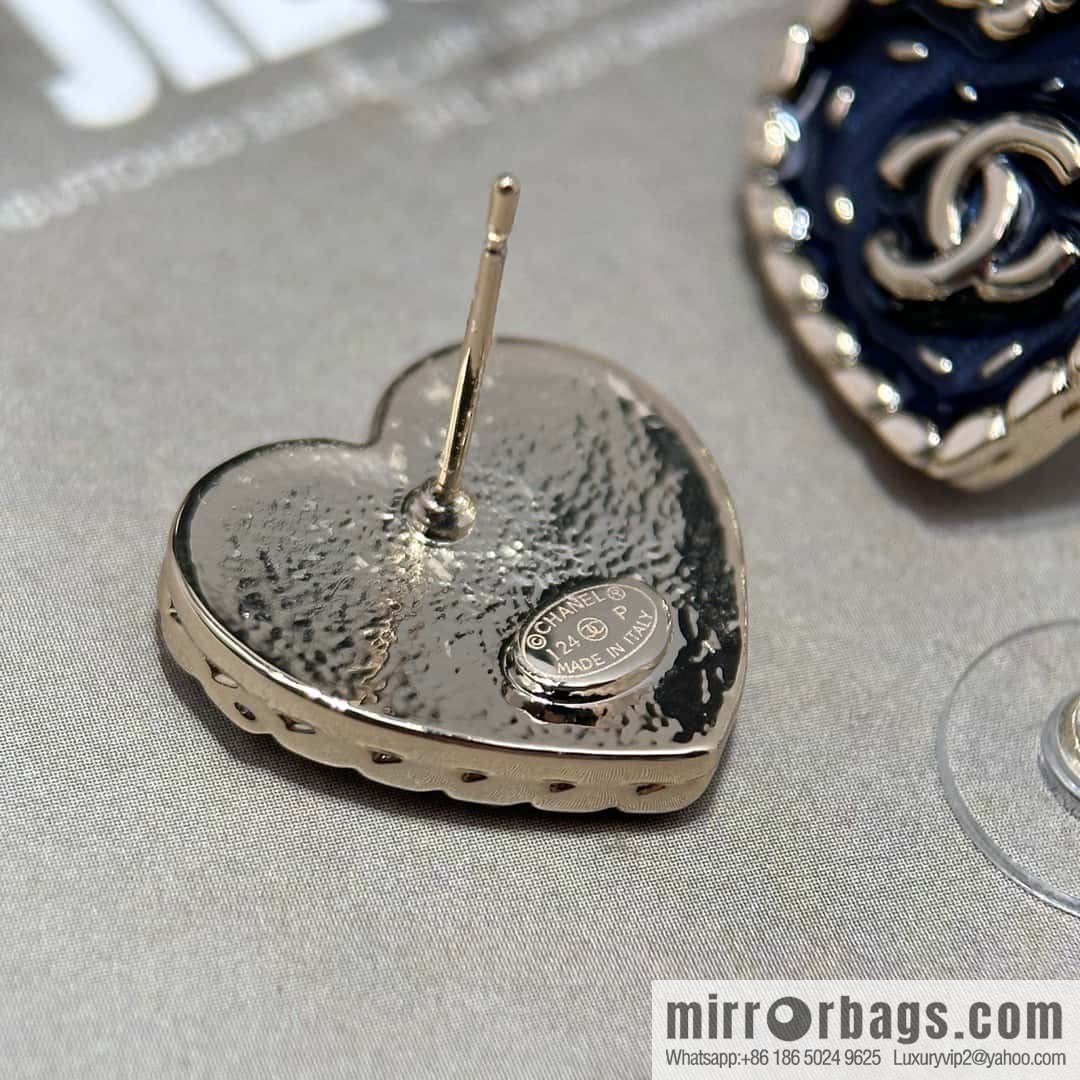 ❗️New ❗️ Chanel stud earrings ☀️ new ☑️ Chanel c1 double c peach heart love stud earrings ☀️