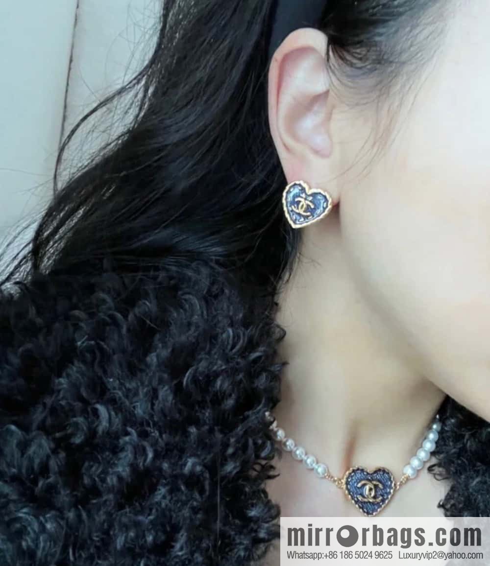 ❗️New ❗️ Chanel stud earrings ☀️ new ☑️ Chanel c1 double c peach heart love stud earrings ☀️