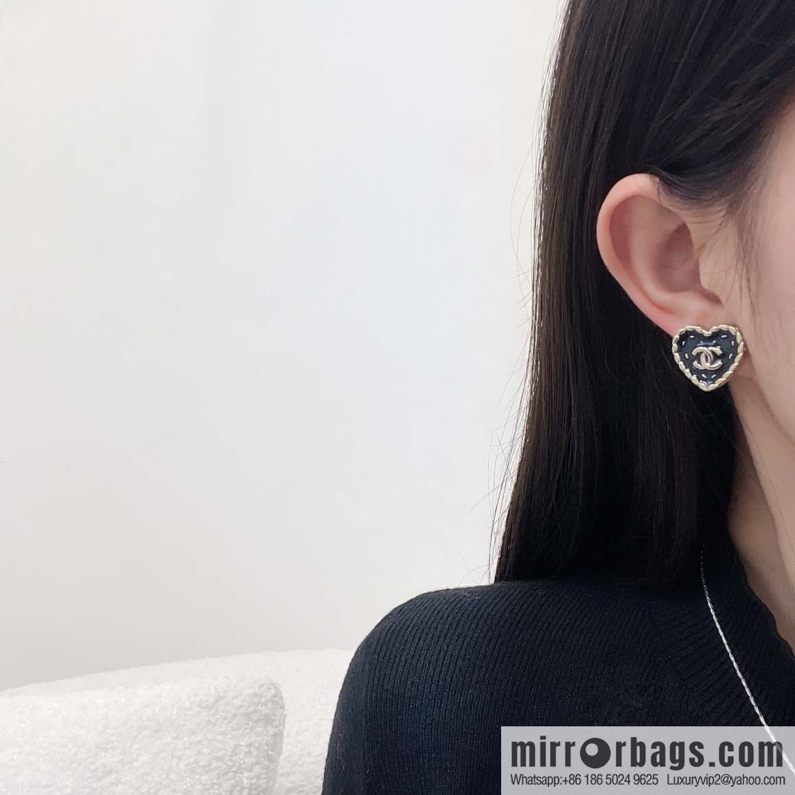 ❗️New ❗️ Chanel stud earrings ☀️ new ☑️ Chanel c1 double c peach heart love stud earrings ☀️