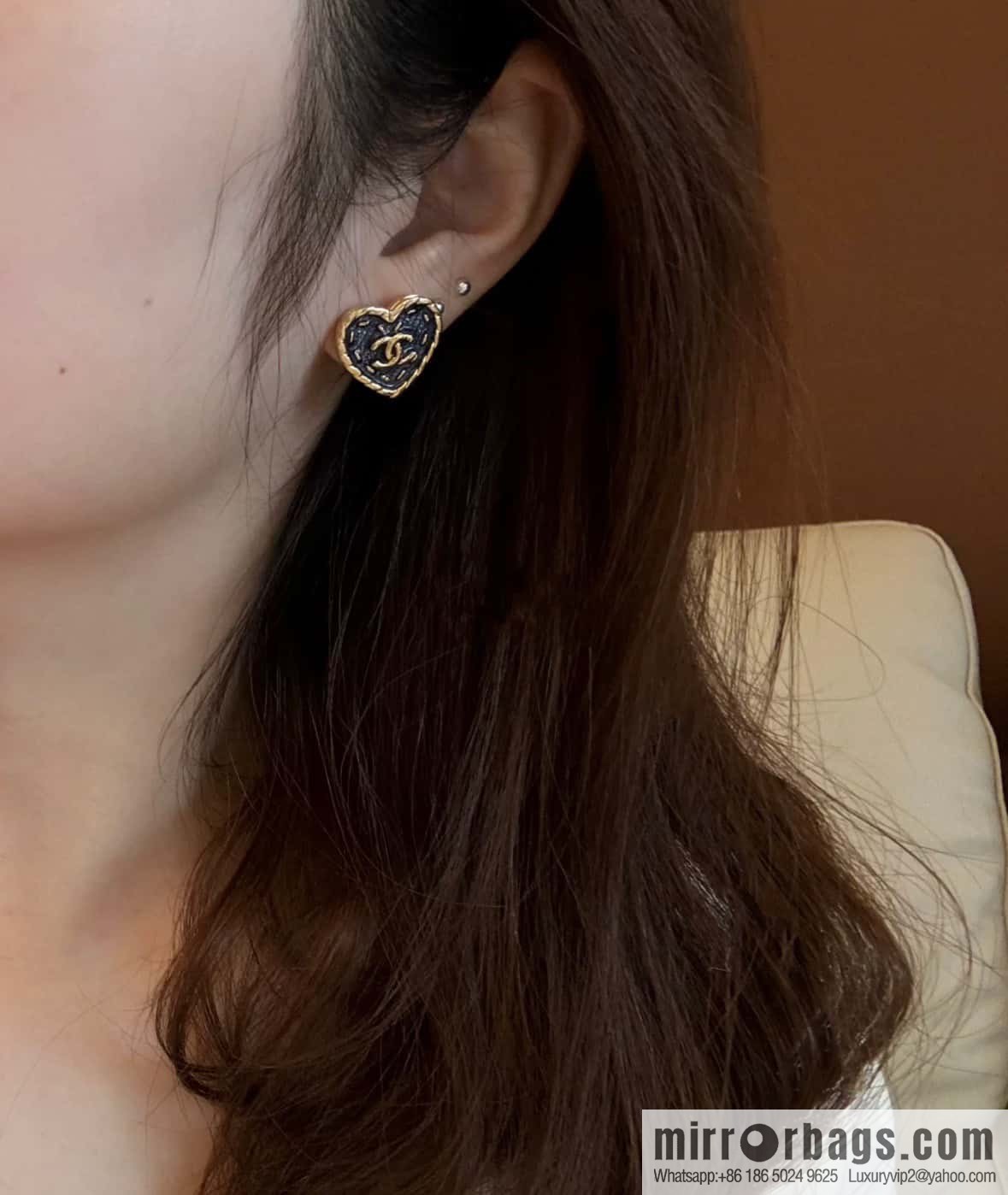 ❗️New ❗️ Chanel stud earrings ☀️ new ☑️ Chanel c1 double c peach heart love stud earrings ☀️