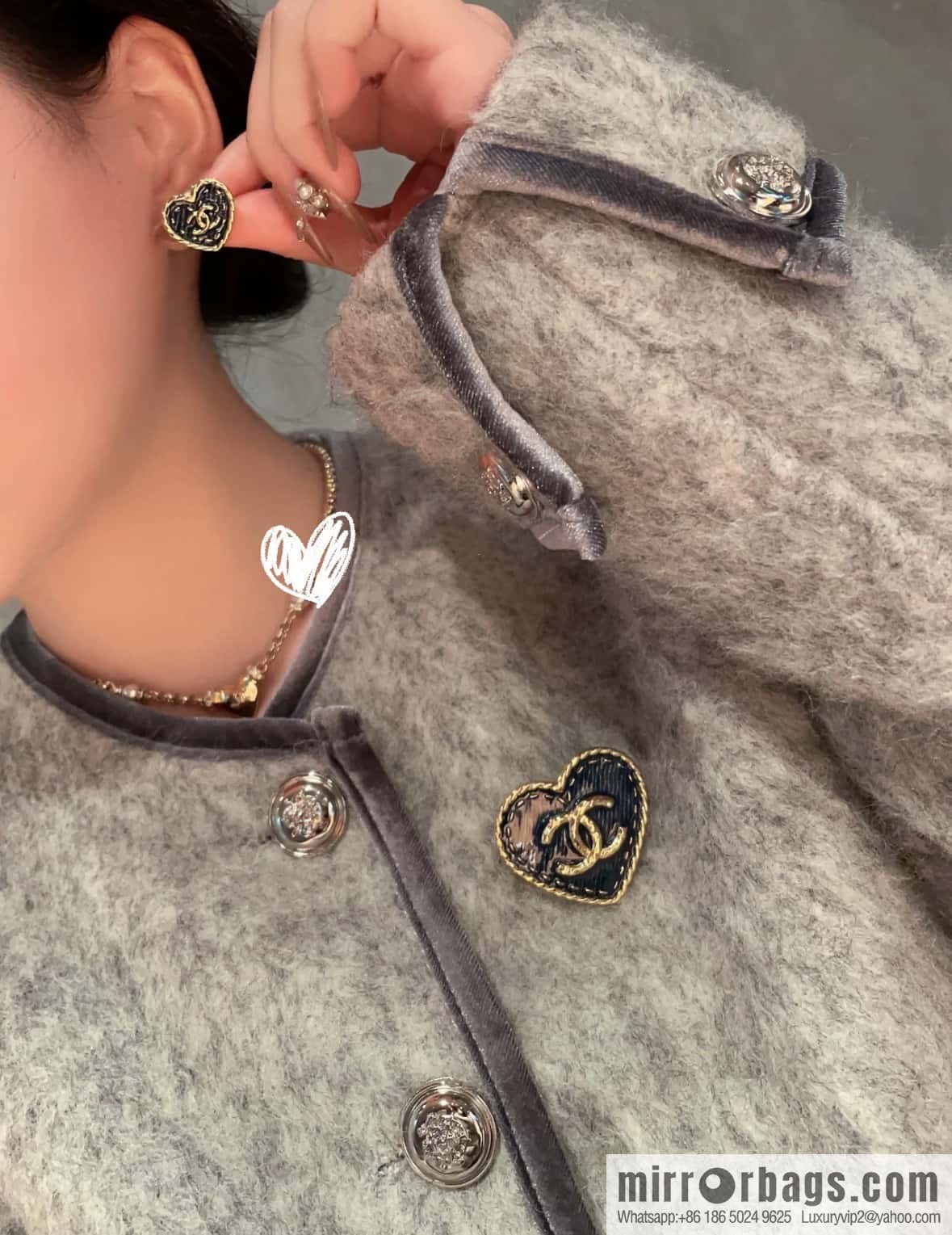 ❗️New ❗️ Chanel stud earrings ☀️ new ☑️ Chanel c1 double c peach heart love stud earrings ☀️