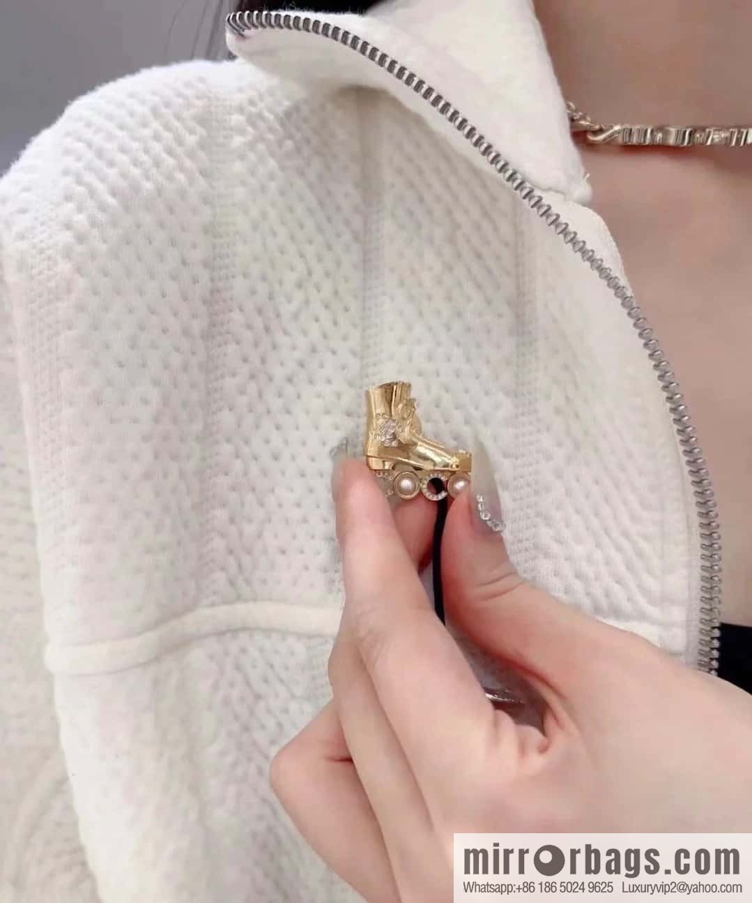 ❗️New ❗️ ☀️ new ☑️ Chanel coco pearl roller skates brooch ☀️