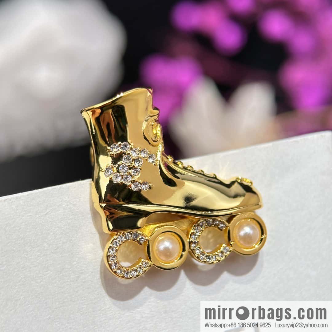 ❗️New ❗️ ☀️ new ☑️ Chanel coco pearl roller skates brooch ☀️