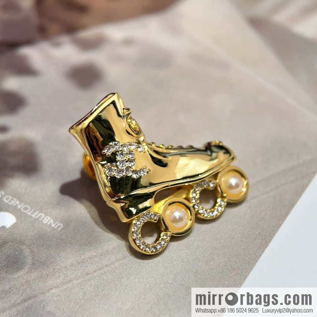 ❗️New ❗️ ☀️ new ☑️ Chanel coco pearl roller skates brooch ☀️