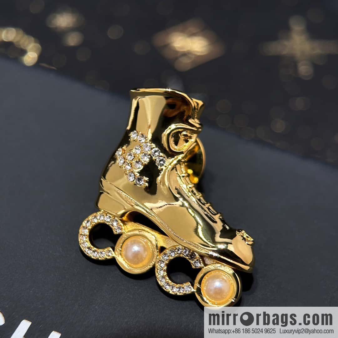 ❗️New ❗️ ☀️ new ☑️ Chanel coco pearl roller skates brooch ☀️