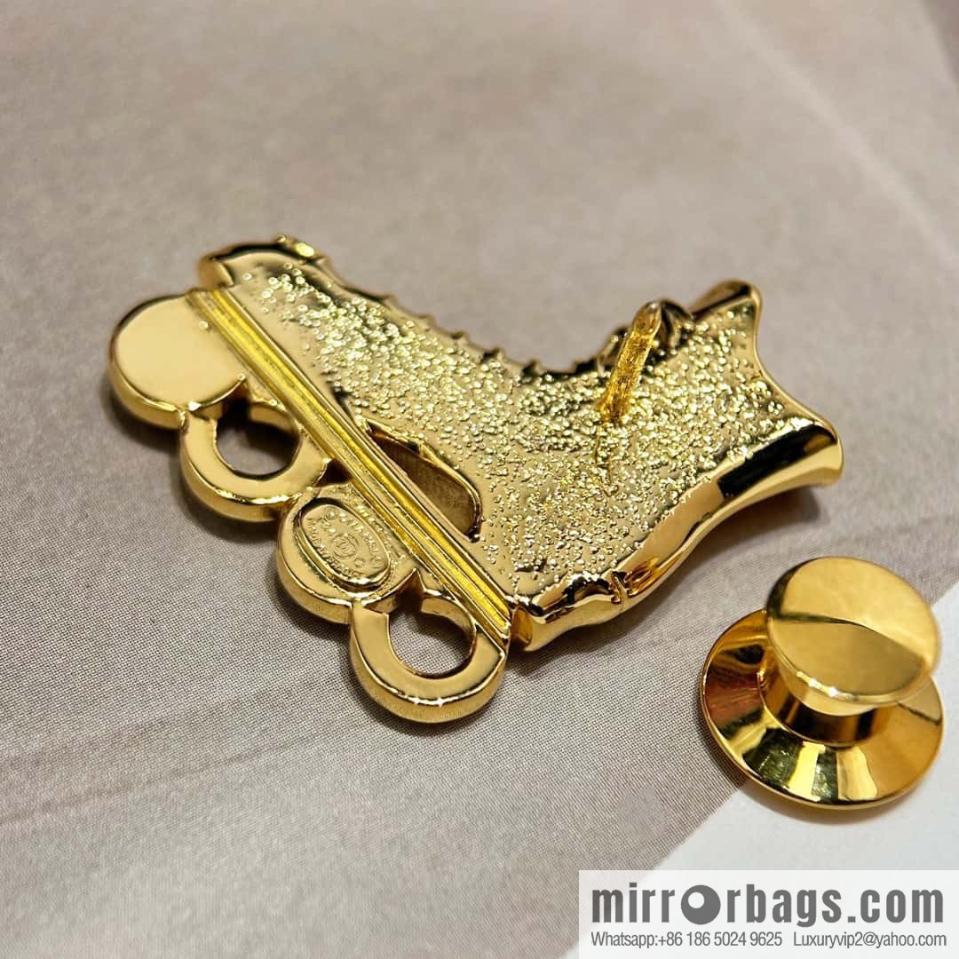 ❗️New ❗️ ☀️ new ☑️ Chanel coco pearl roller skates brooch ☀️
