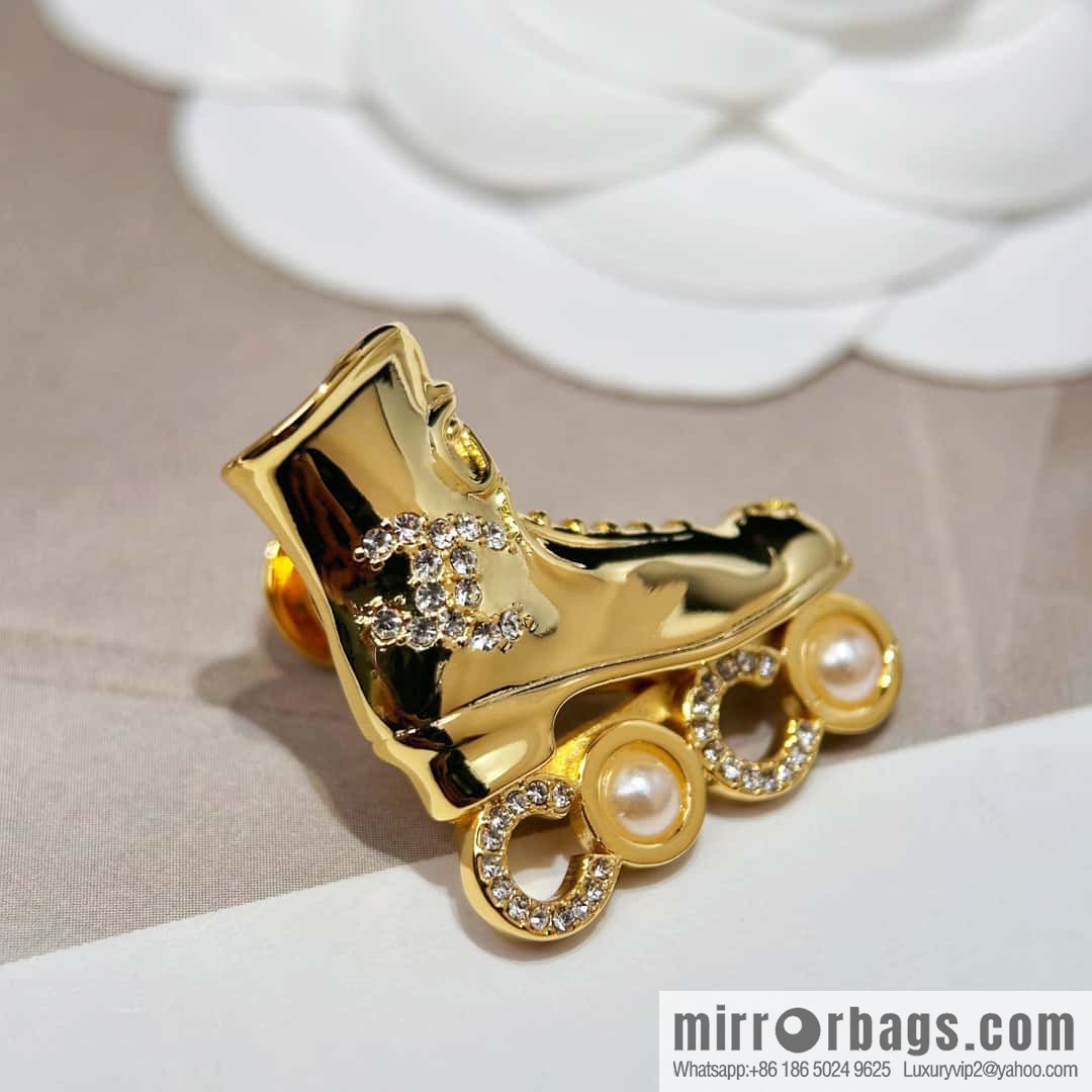 ❗️New ❗️ ☀️ new ☑️ Chanel coco pearl roller skates brooch ☀️